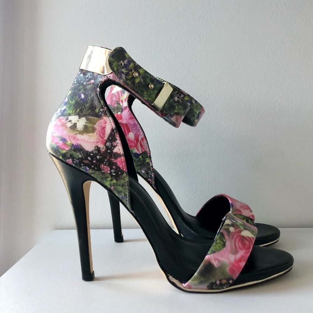 Flowery heels